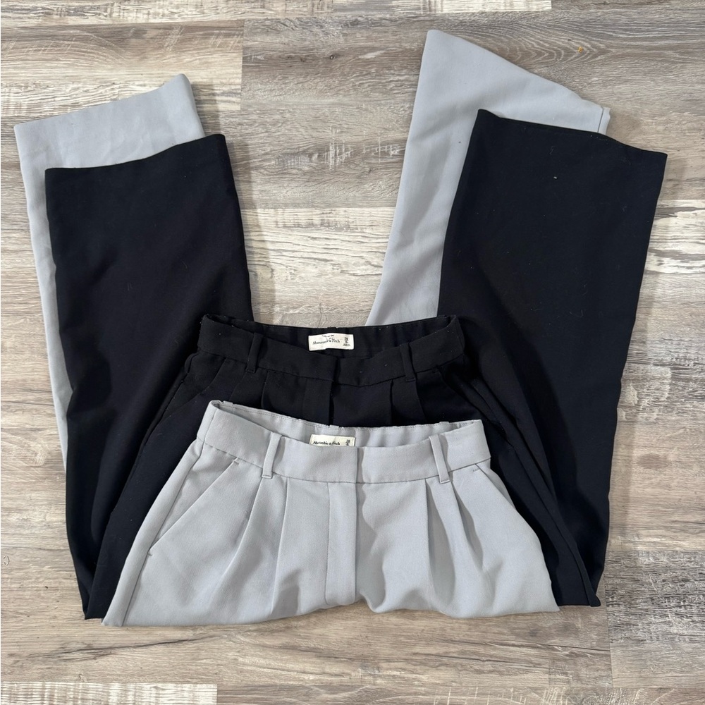 Bundle of Abercrombie & Fitch Pleated Pants 28S